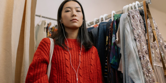 İstiklal Caddesi’nde genç kadının yaptığını gören şaştı kaldı!